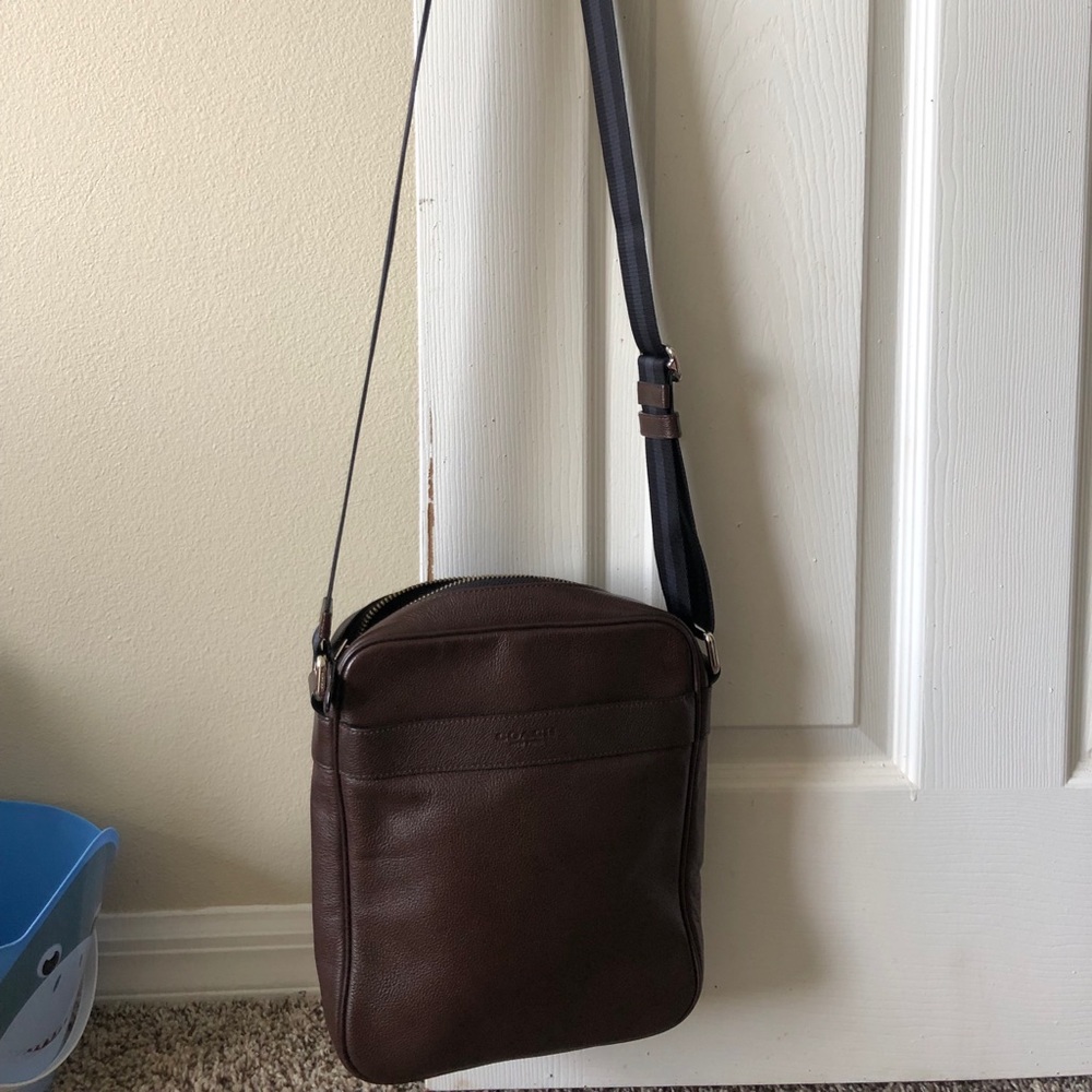 Coach brown leather bag / unisex
